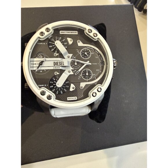 Diesel Mr. Daddy 2.0 Men's Watch with Oversized Chronograph Watch Dial - Picture 1 of 6